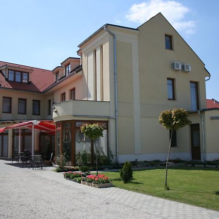 Hotel Patonai Fertőd 外观 照片