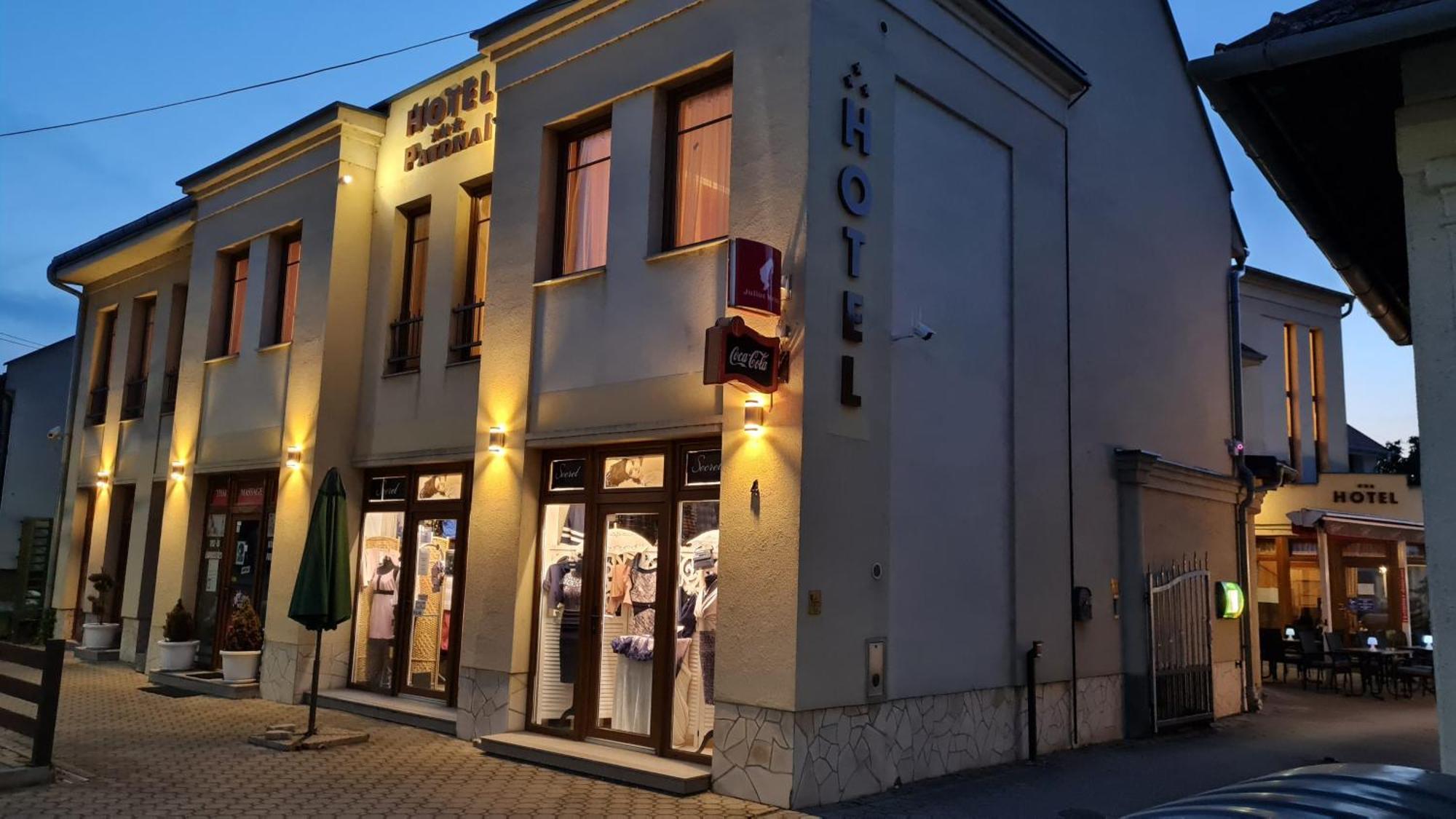 Hotel Patonai Fertőd 外观 照片